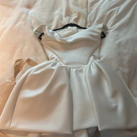 COPY - Elegant White Sleeveless Dress